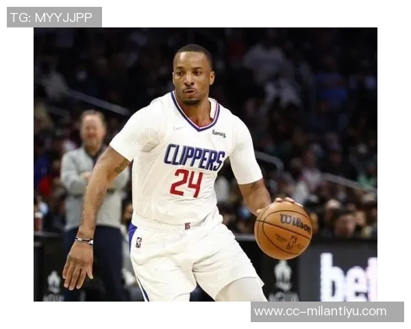 鲍威尔全力以赴15投9中斩获24分并贡献3篮板4助攻4抢断表现出色